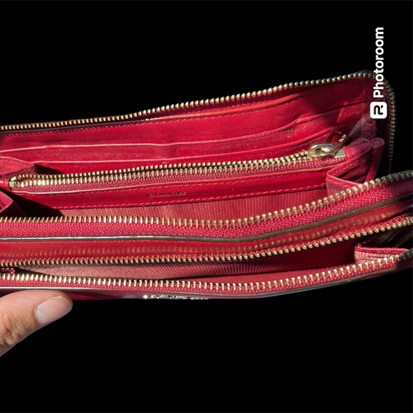 🌟♥️COACH PEBBLE RED AND GOLD ACCENT LONG ZIP AROUND WALLET - Picture 7 of 8